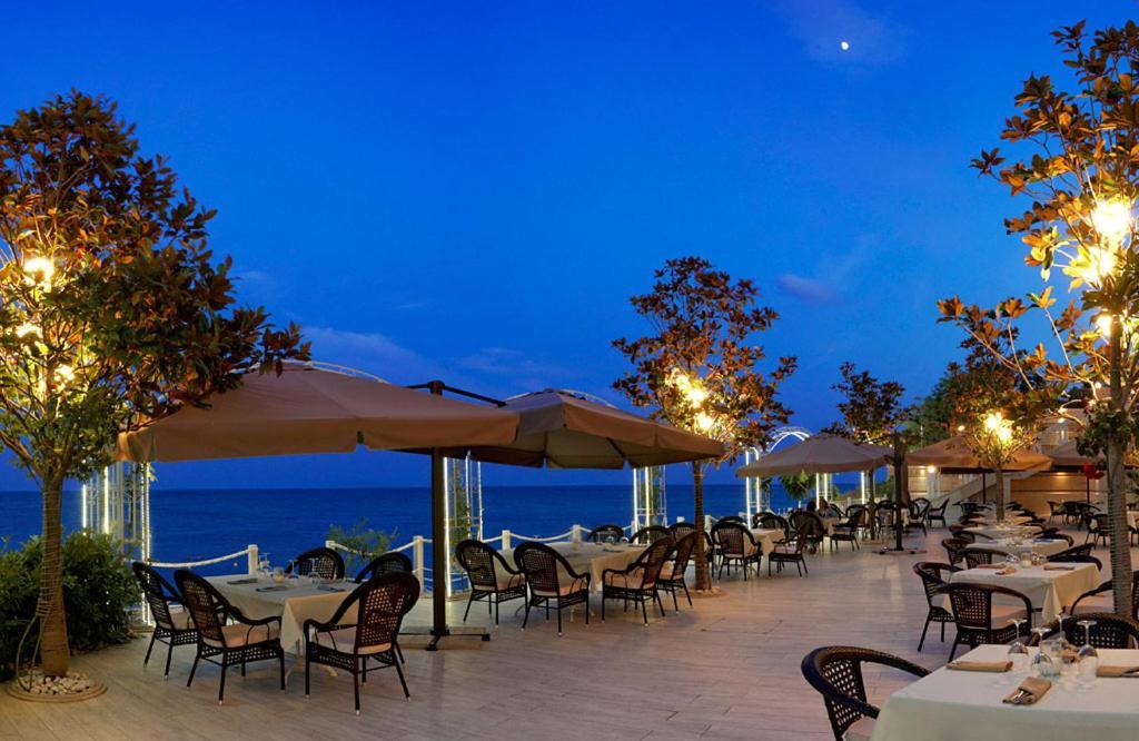 Luxurious And Panoramic Apartments At The Beach In La Mer Complex Golden Sands Exterior photo