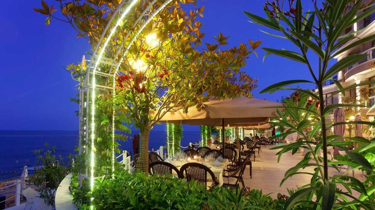 Luxurious And Panoramic Apartments At The Beach In La Mer Complex Golden Sands Exterior photo
