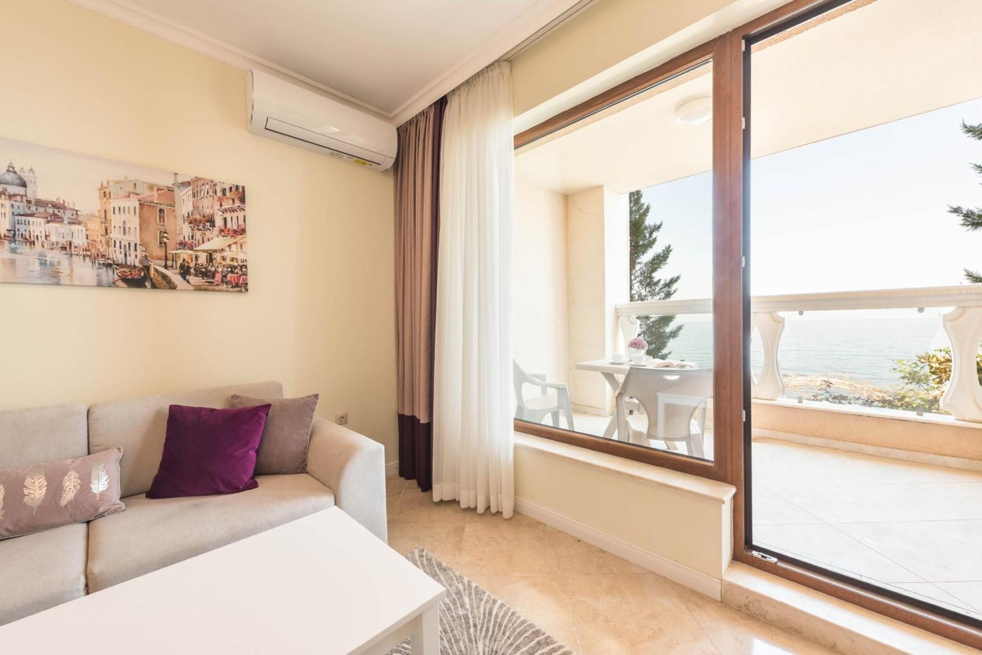 Luxurious And Panoramic Apartments At The Beach In La Mer Complex Golden Sands Exterior photo