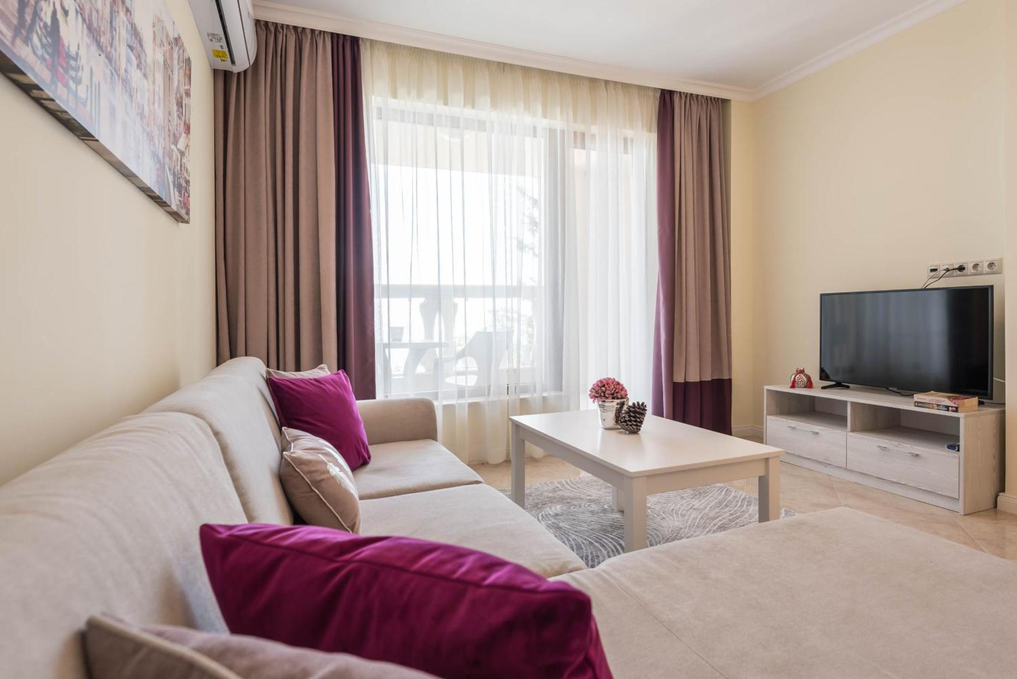 Luxurious And Panoramic Apartments At The Beach In La Mer Complex Golden Sands Exterior photo