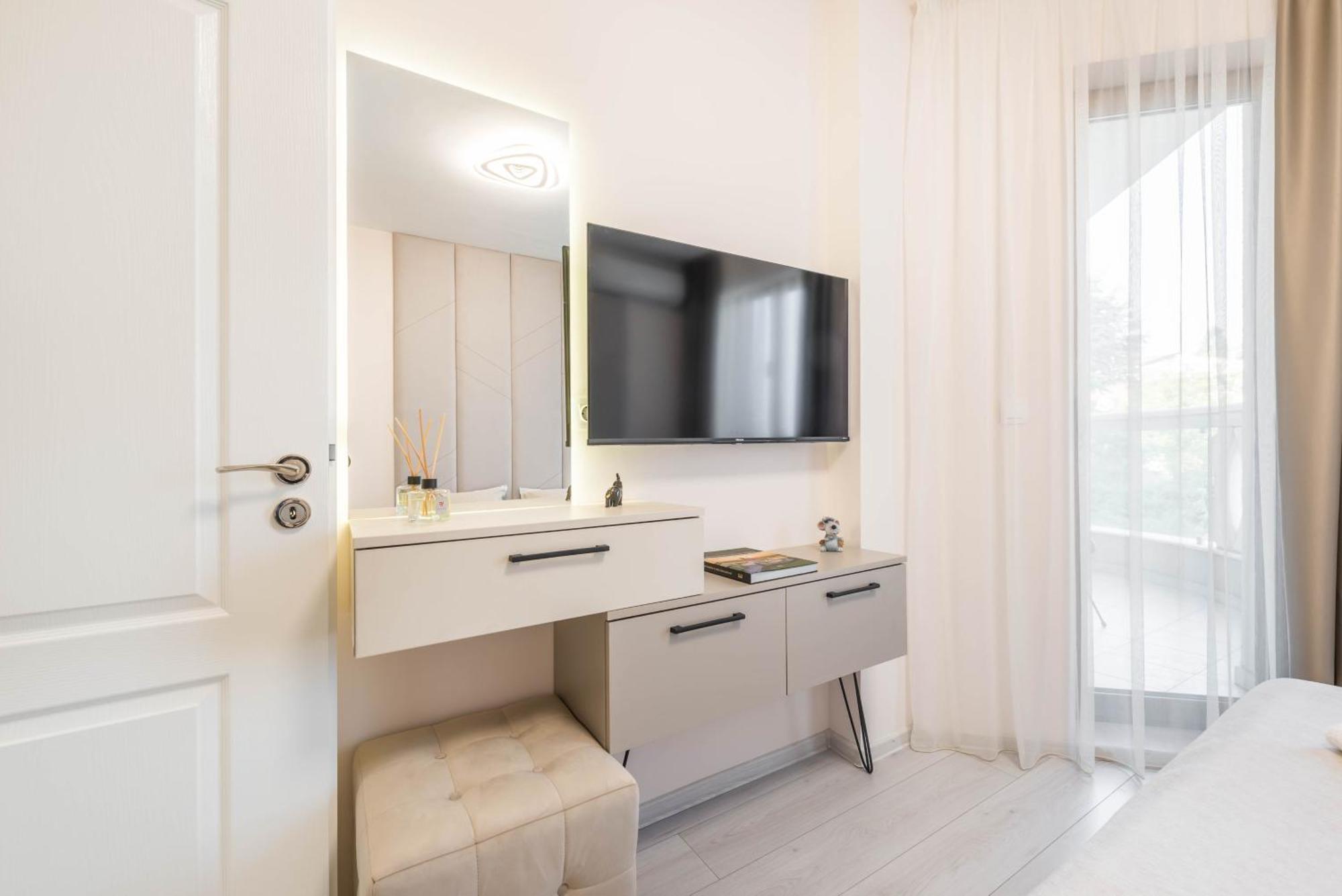 Luxurious And Panoramic Apartments At The Beach In La Mer Complex Golden Sands Exterior photo