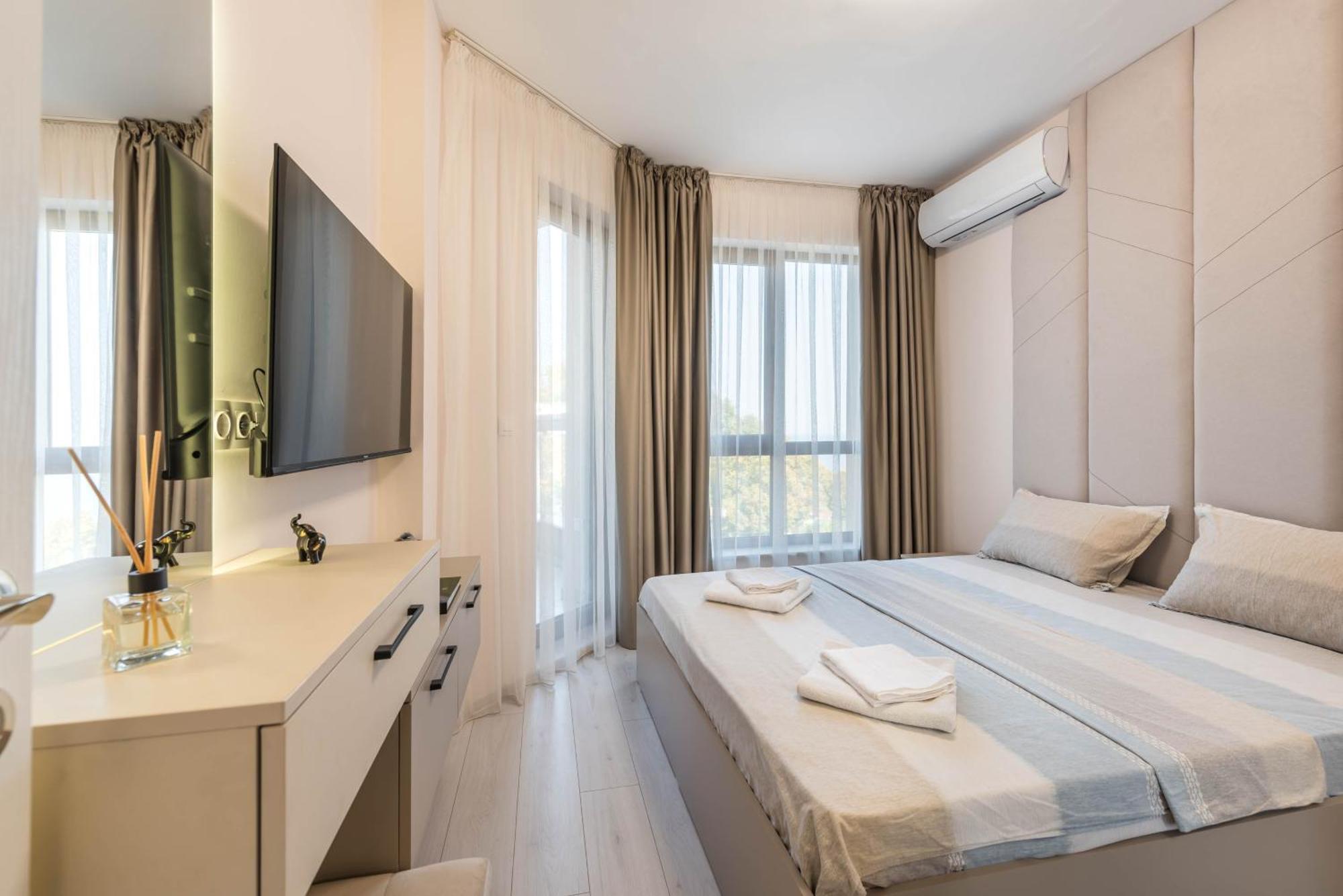 Luxurious And Panoramic Apartments At The Beach In La Mer Complex Golden Sands Exterior photo