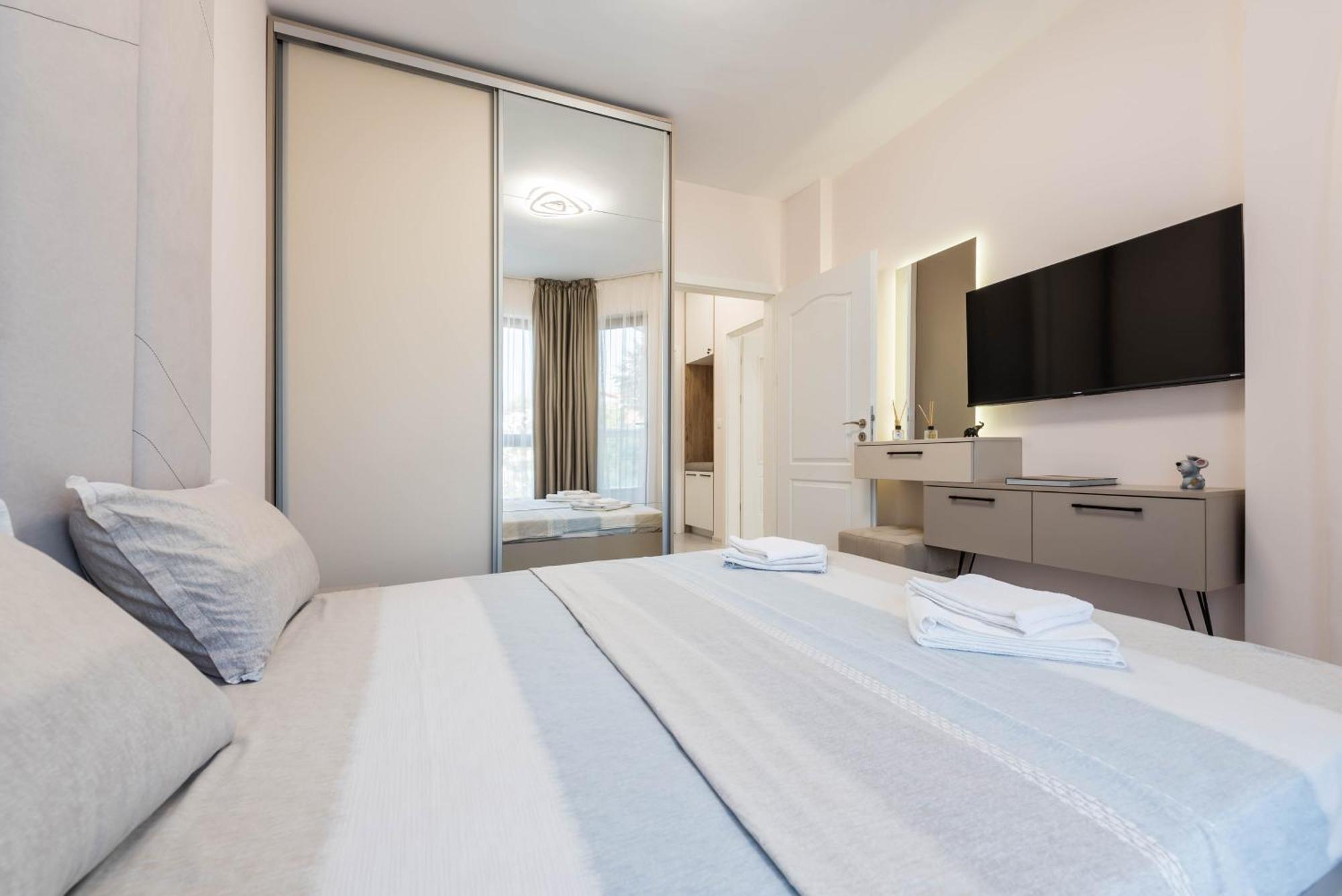 Luxurious And Panoramic Apartments At The Beach In La Mer Complex Golden Sands Exterior photo