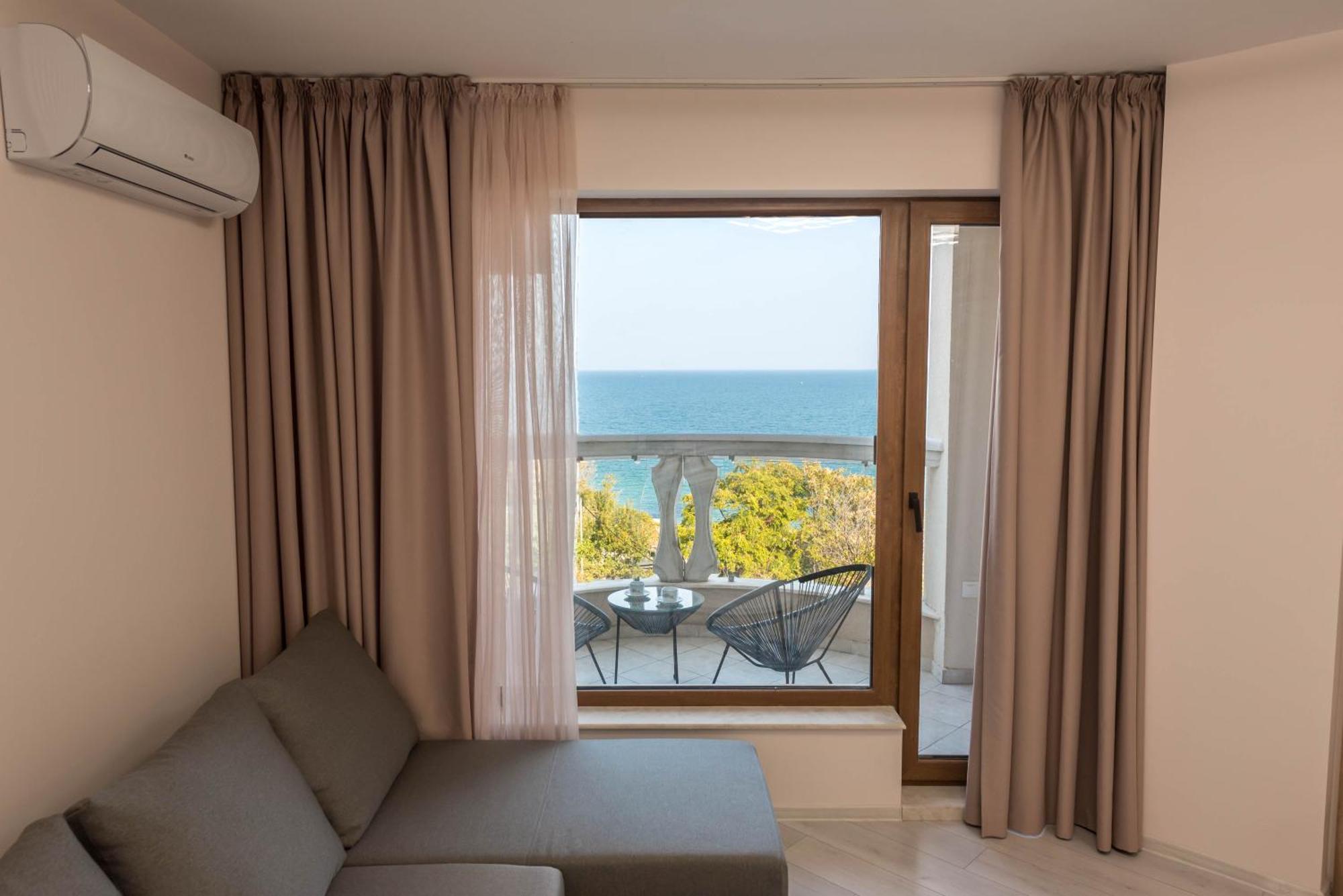 Luxurious And Panoramic Apartments At The Beach In La Mer Complex Golden Sands Exterior photo