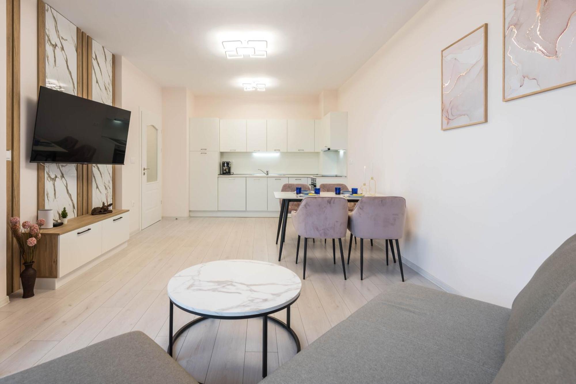 Luxurious And Panoramic Apartments At The Beach In La Mer Complex Golden Sands Exterior photo