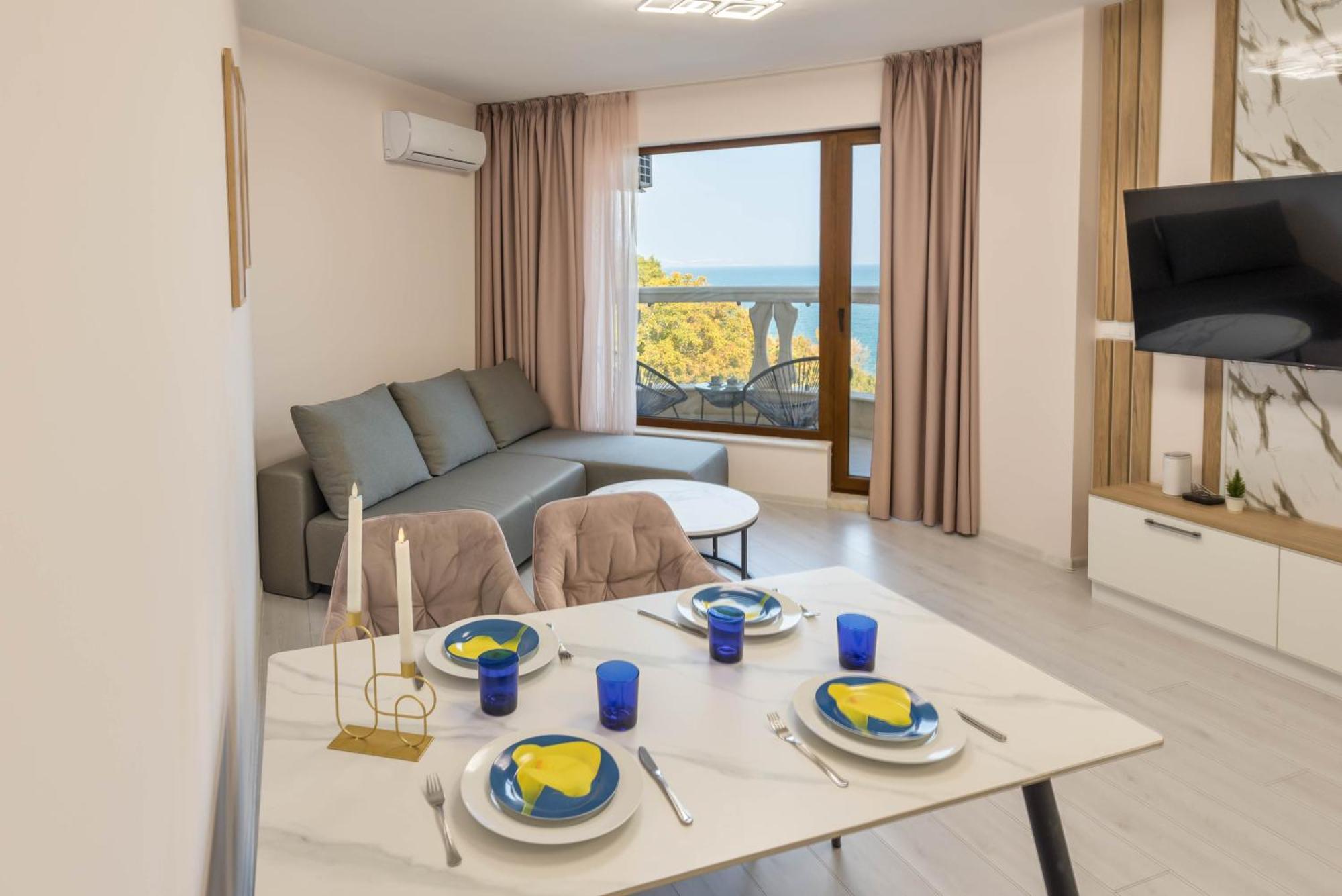 Luxurious And Panoramic Apartments At The Beach In La Mer Complex Golden Sands Exterior photo